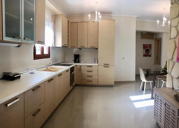 Amfithea House * Сиври