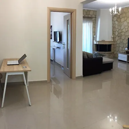 Amfithea House * Siviri