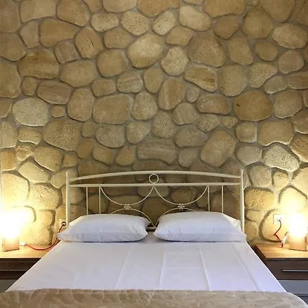 Amfithea House Tatil Evi