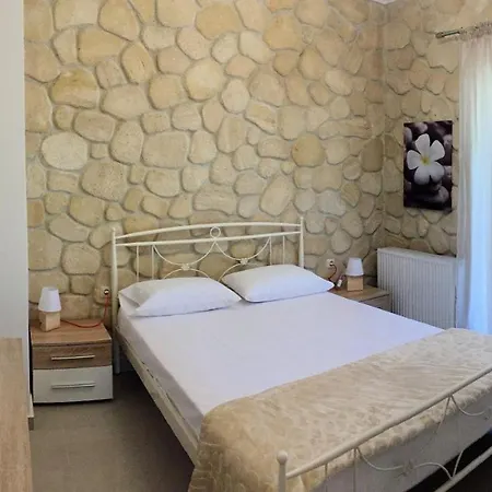 Amfithea House * Siviri